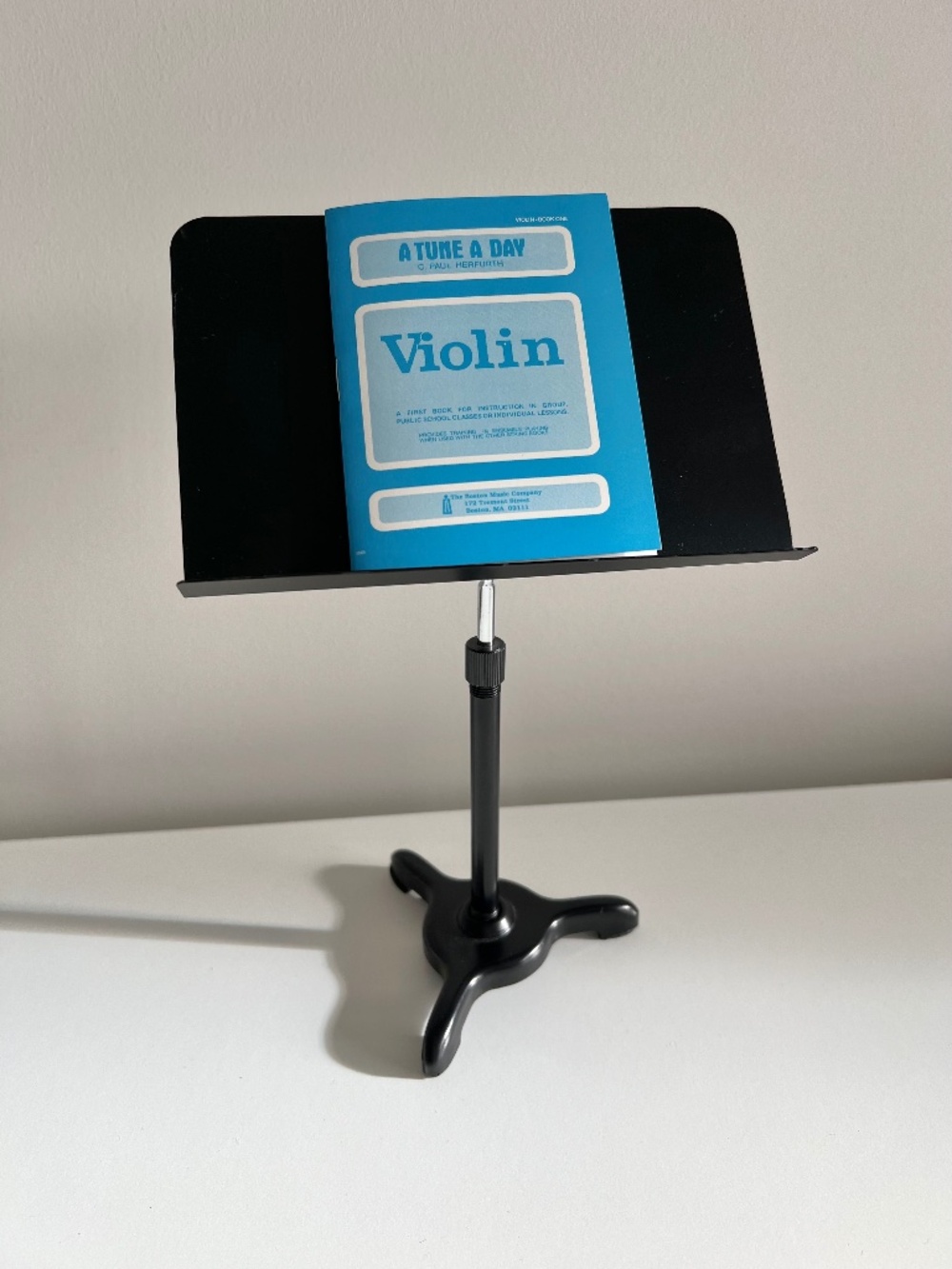 VINTAGE - 1996 Pleasant Company American Girl Violin Stand and Book - RETIRED